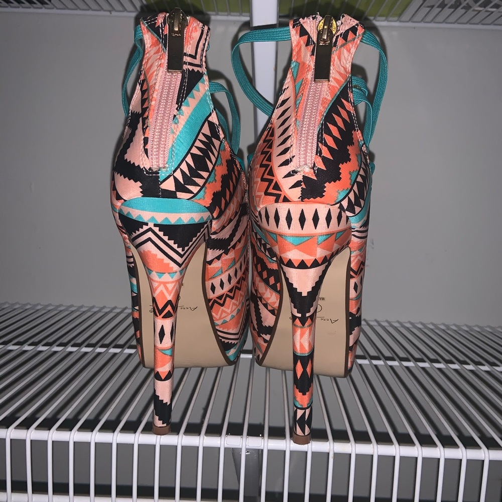 SHOES - Picture 4 of 5